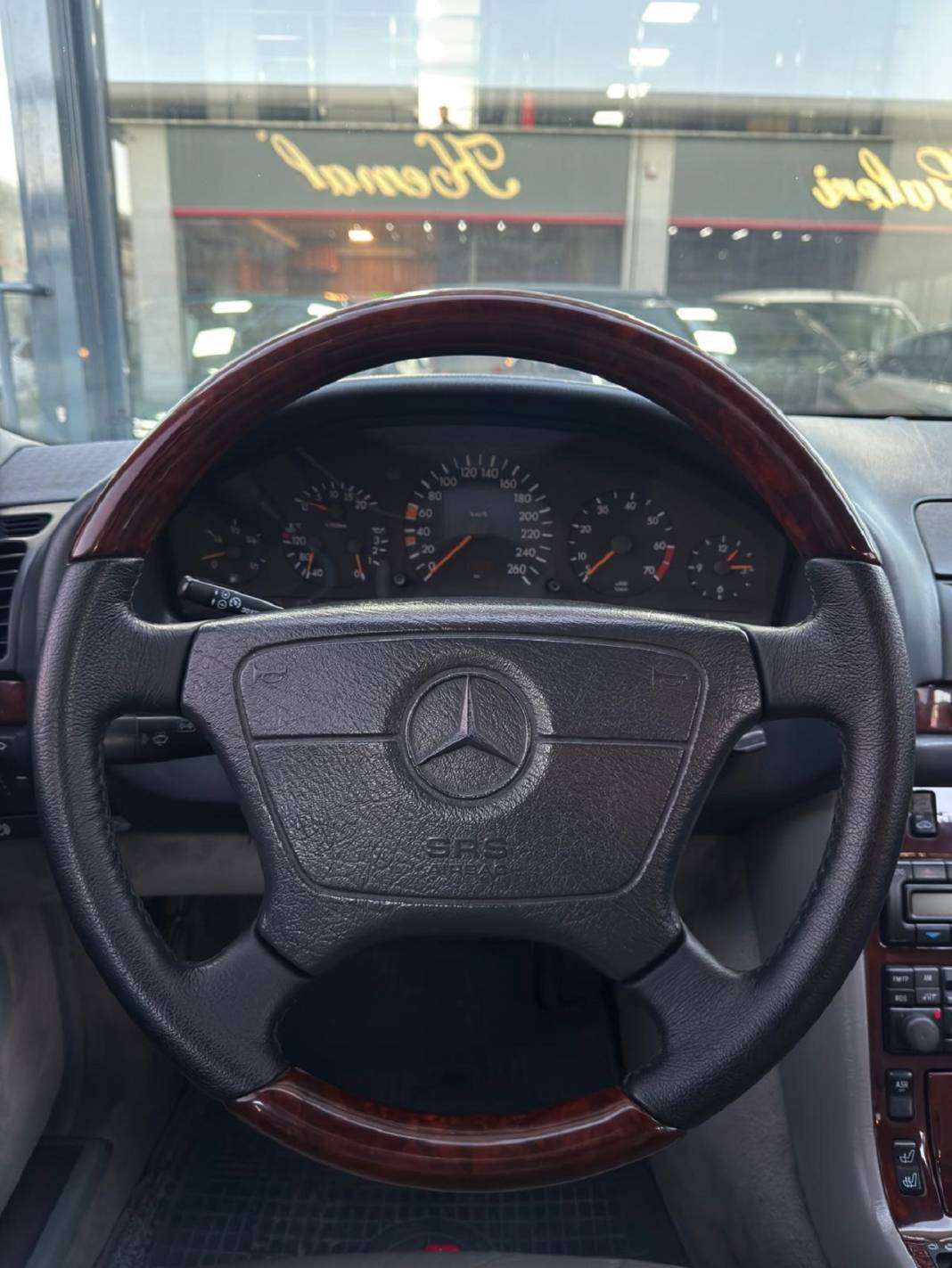 Milli Görüş Lideri Erbakan'ın makam aracı açık artırmayla satışa çıkarıldı 2